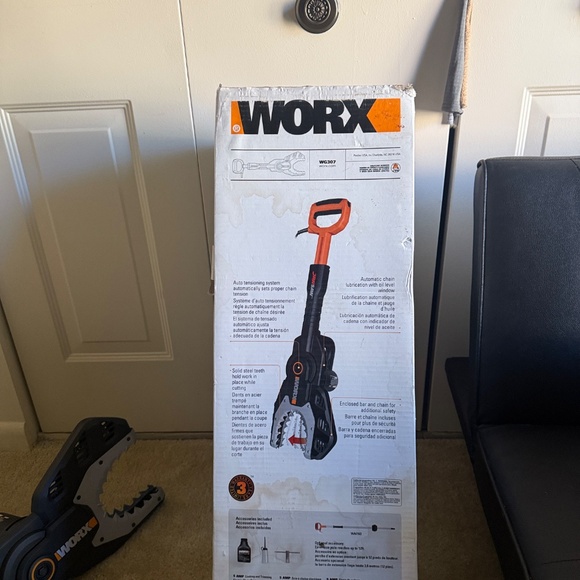 Worx Chainsaw - Picture 7 of 8